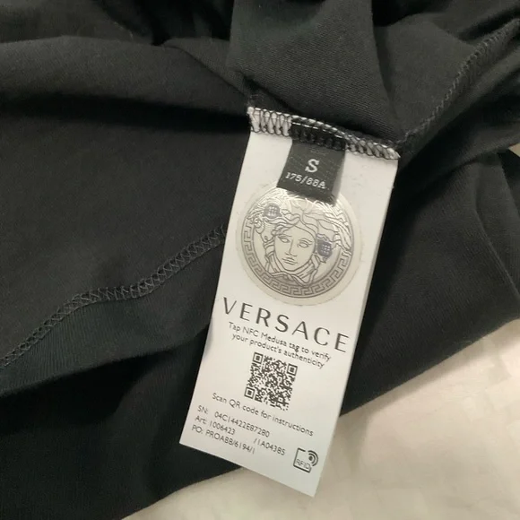 Fendi Fendace Logo Womens T-shirt
Black/Gold - Picture 13 of 14